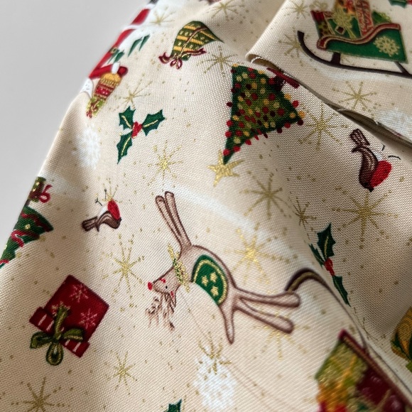 NEW 1 Yard 100% Cotton Fabric, Scandi Christmas Holiday Santa Sleigh Print - Picture 3 of 6